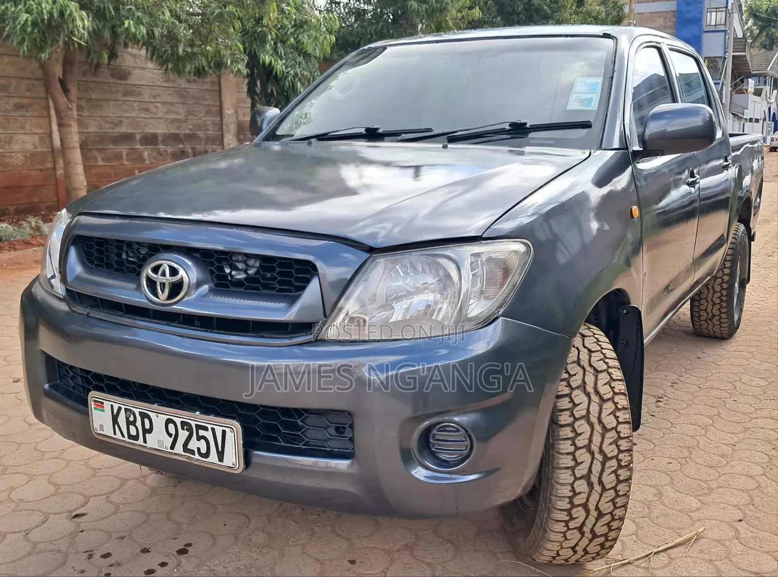 Toyota Hilux 2011 Gray