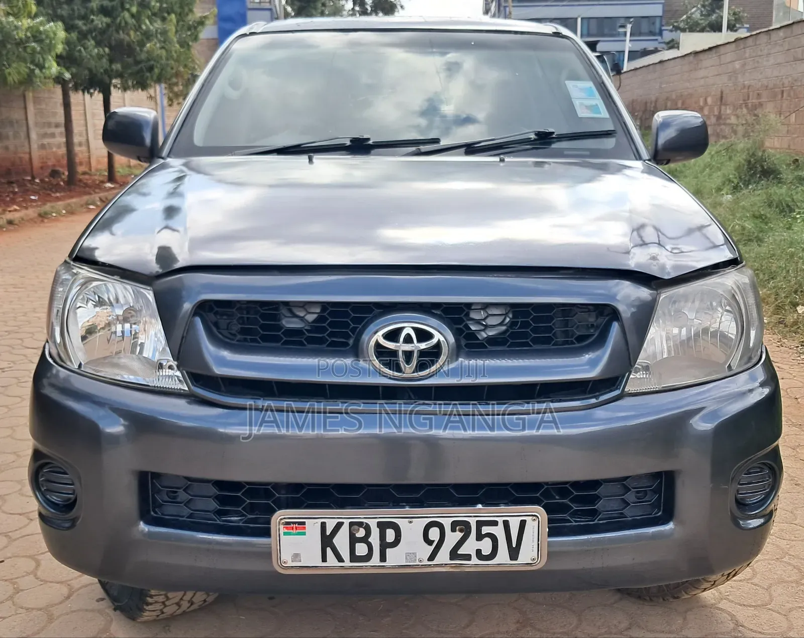 Toyota Hilux 2011 Gray