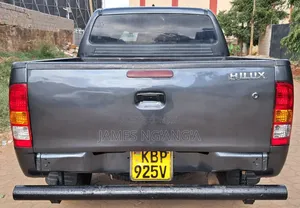 Toyota Hilux 2011 Gray