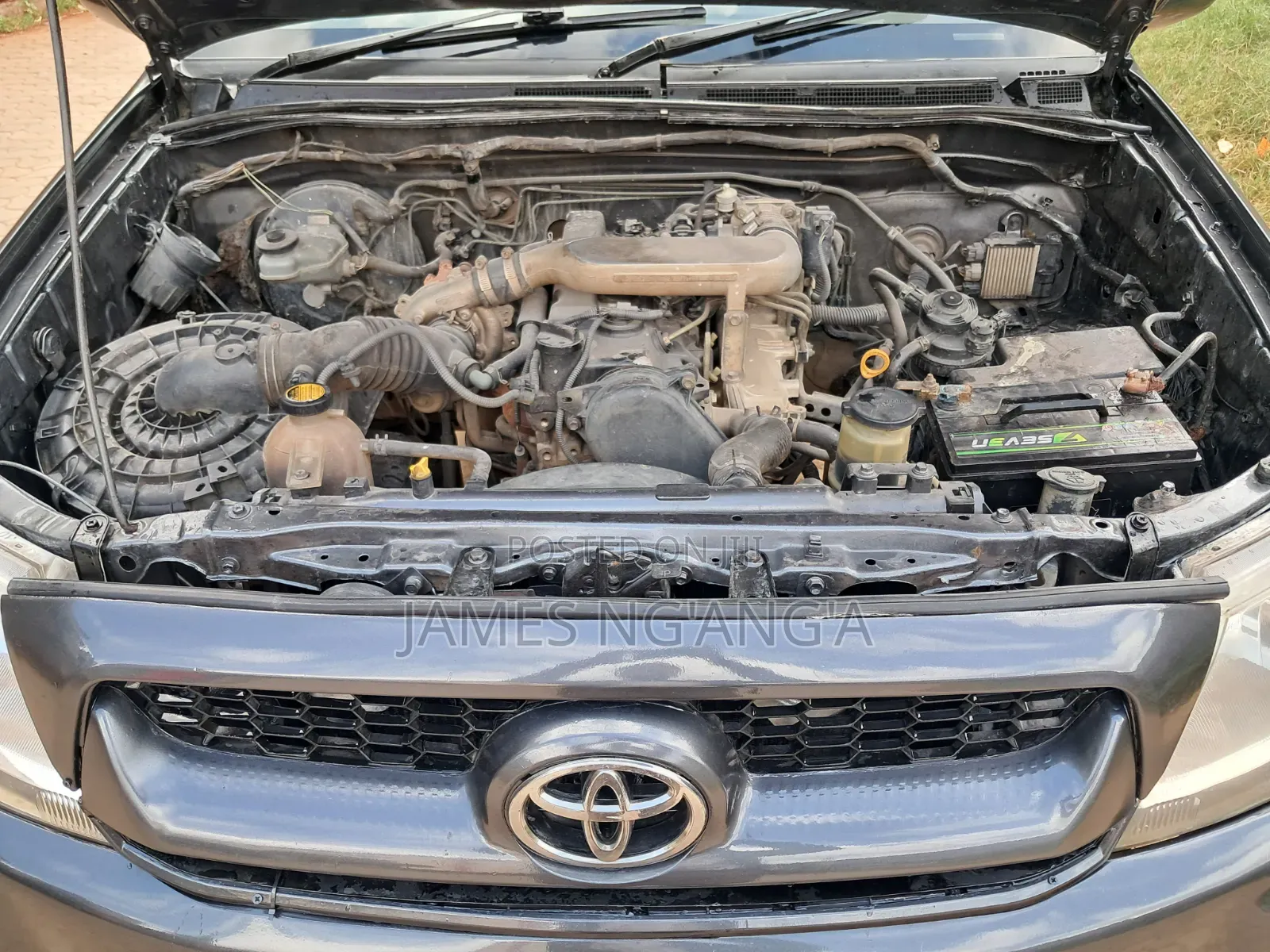 Toyota Hilux 2011 Gray