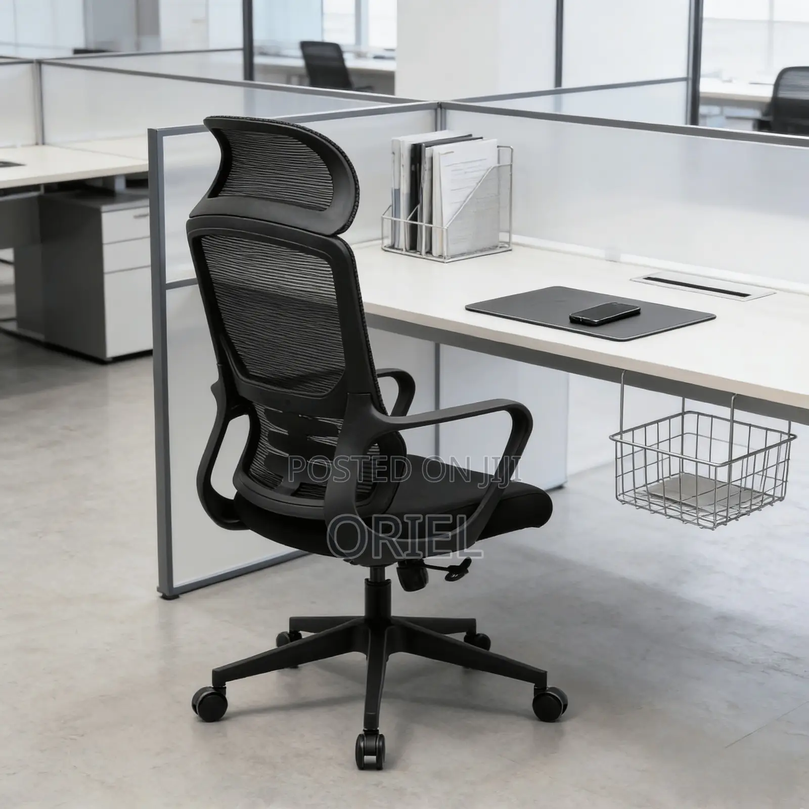 Office Chair : Black Mesh Office High-Back Chair