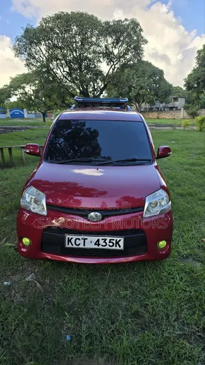 Toyota Sienta 2011 Red
