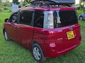 Toyota Sienta 2011 Red