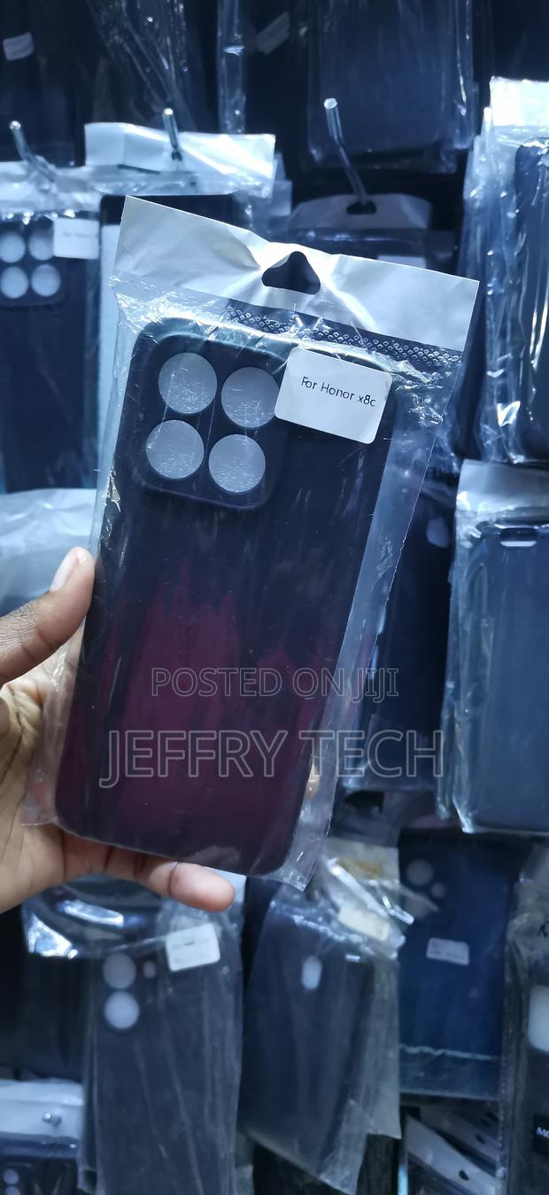 Honor X8b and Features a Matte Black Finish Case