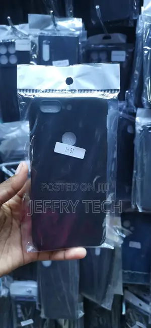 Honor X8b and Features a Matte Black Finish Case