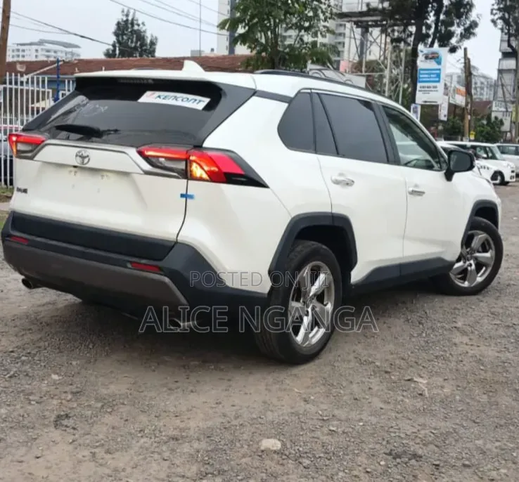 Toyota RAV4 Limited AWD 2019 White