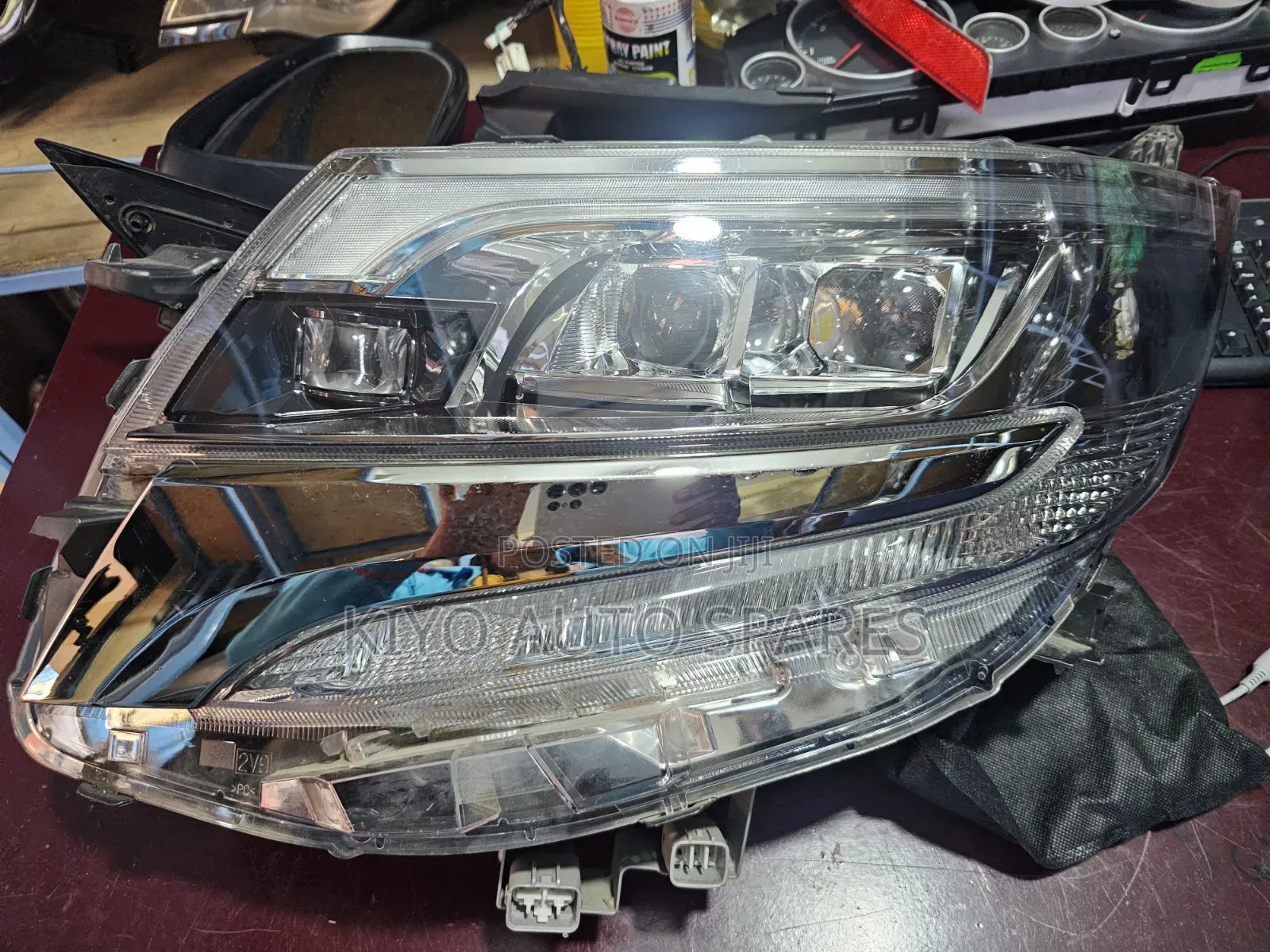 Noah 2018 Headlight