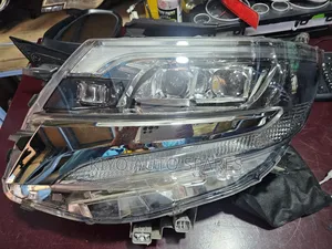 Noah 2018 Headlight
