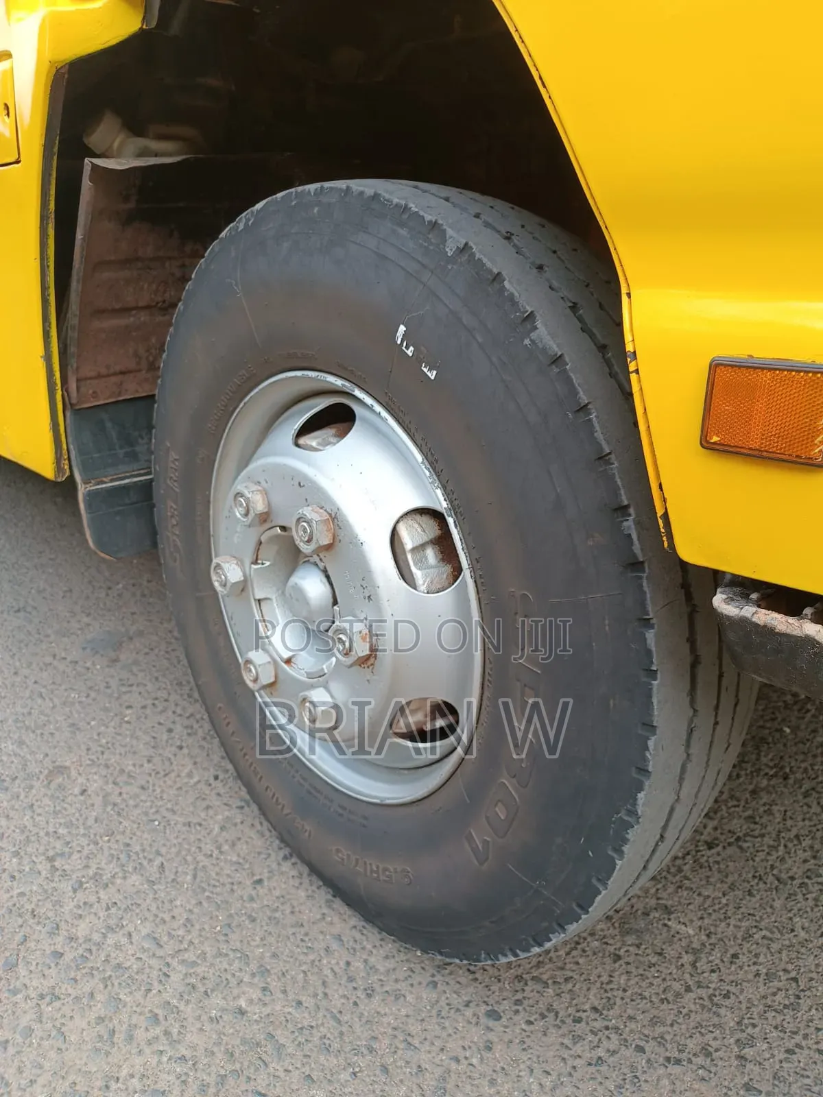 Isuzu NQR 2012 Yellow