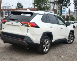 Toyota RAV4 Limited AWD 2019 White