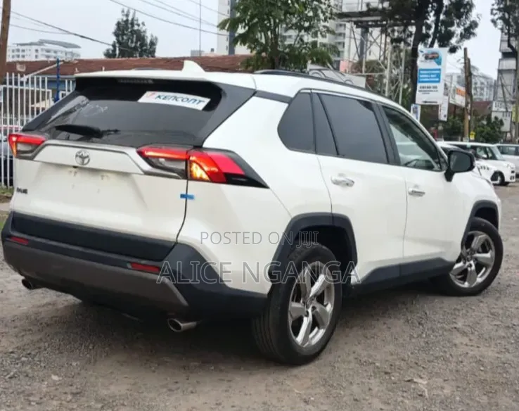 Toyota RAV4 Limited AWD 2019 White
