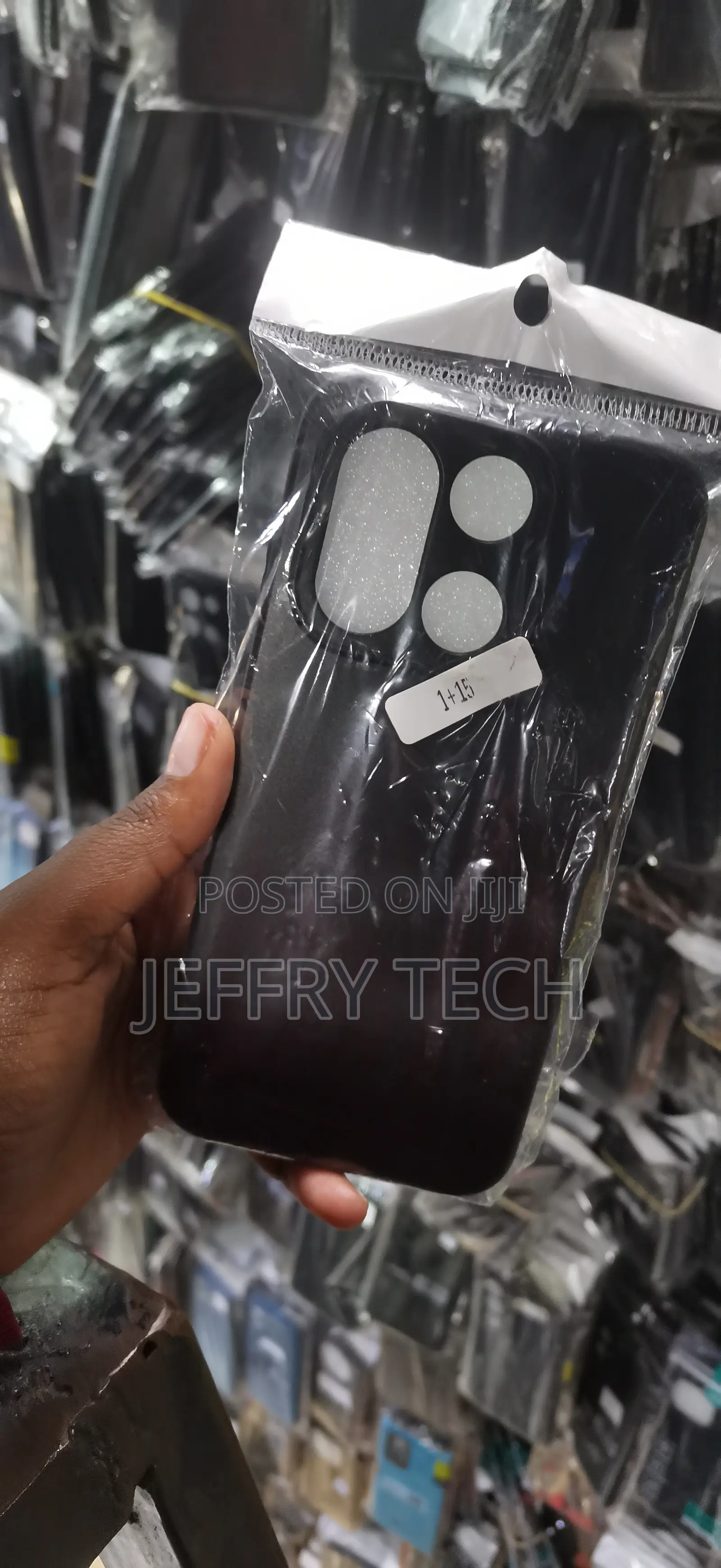 Oneplus 15 Pill-Shaped and Circular Camera Cutout Cover