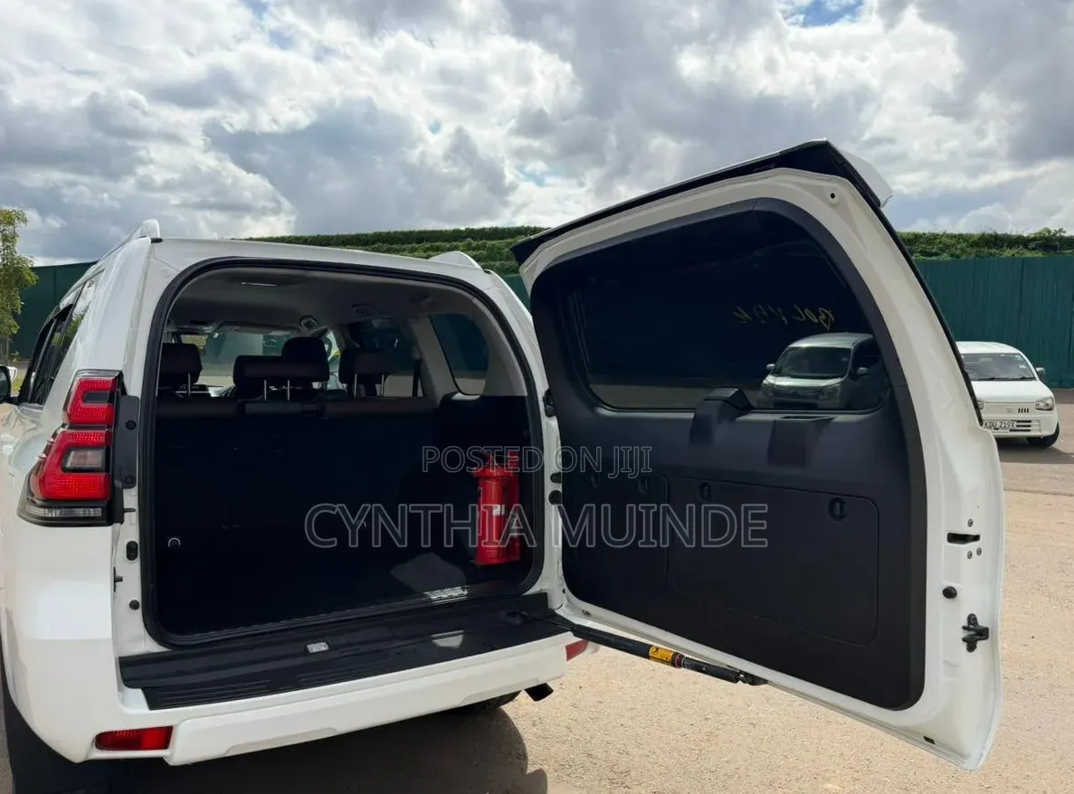 Toyota Land Cruiser Prado 2021 White