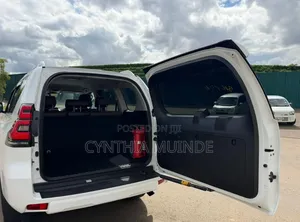 Toyota Land Cruiser Prado 2021 White