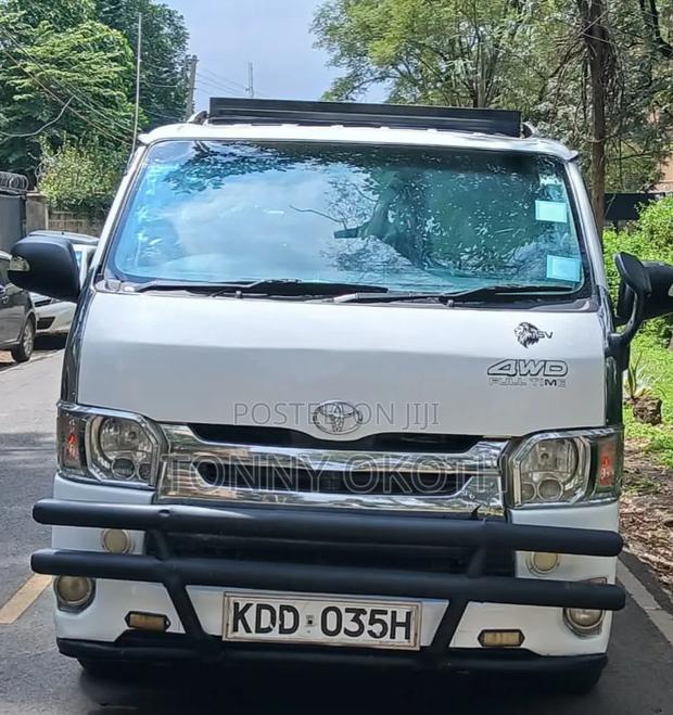 Toyota HiAce 2014 White
