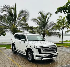 Toyota Land Cruiser 2022 White