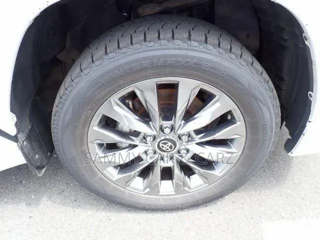 Toyota Land Cruiser 2022 White