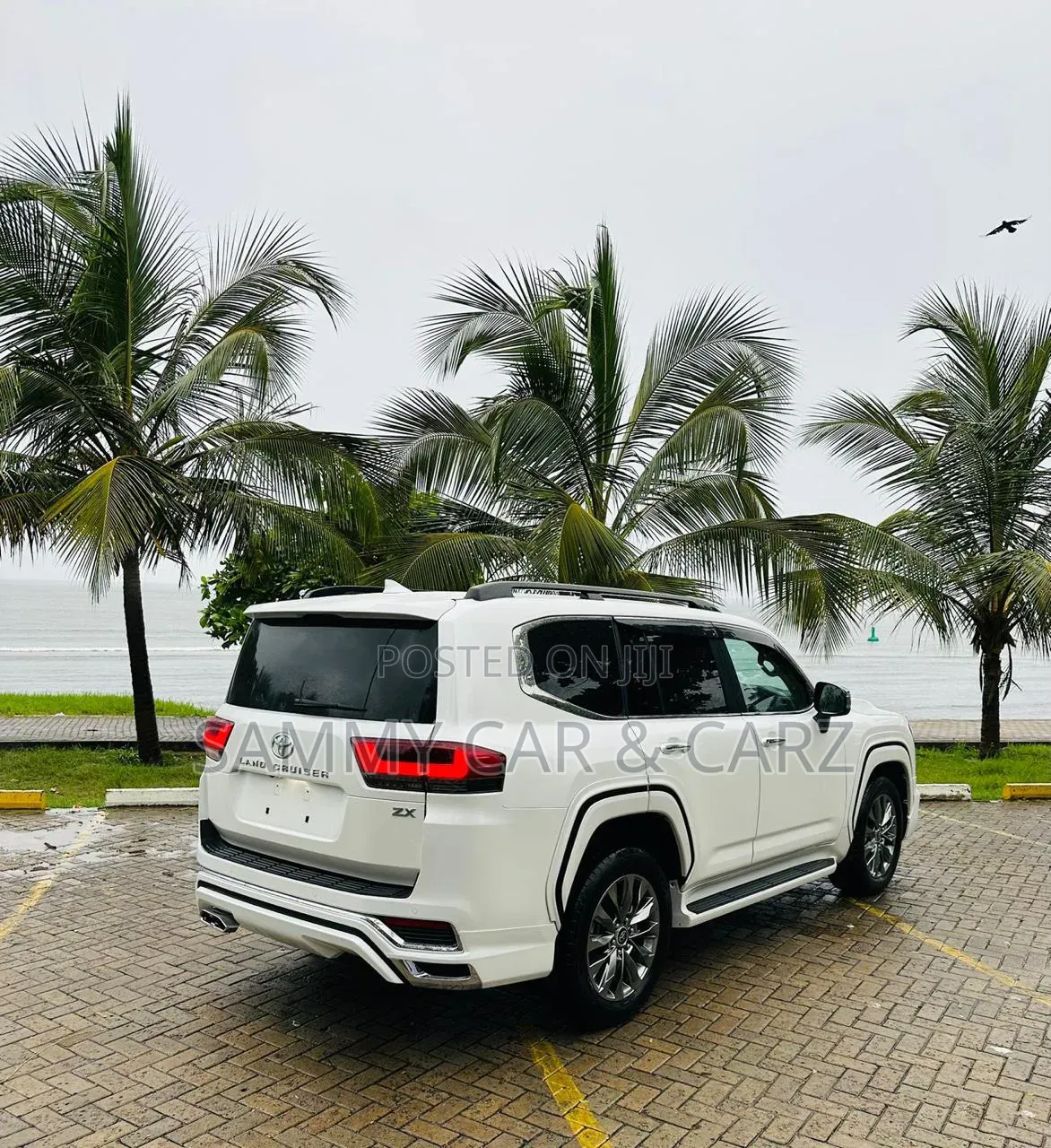 Toyota Land Cruiser 2022 White