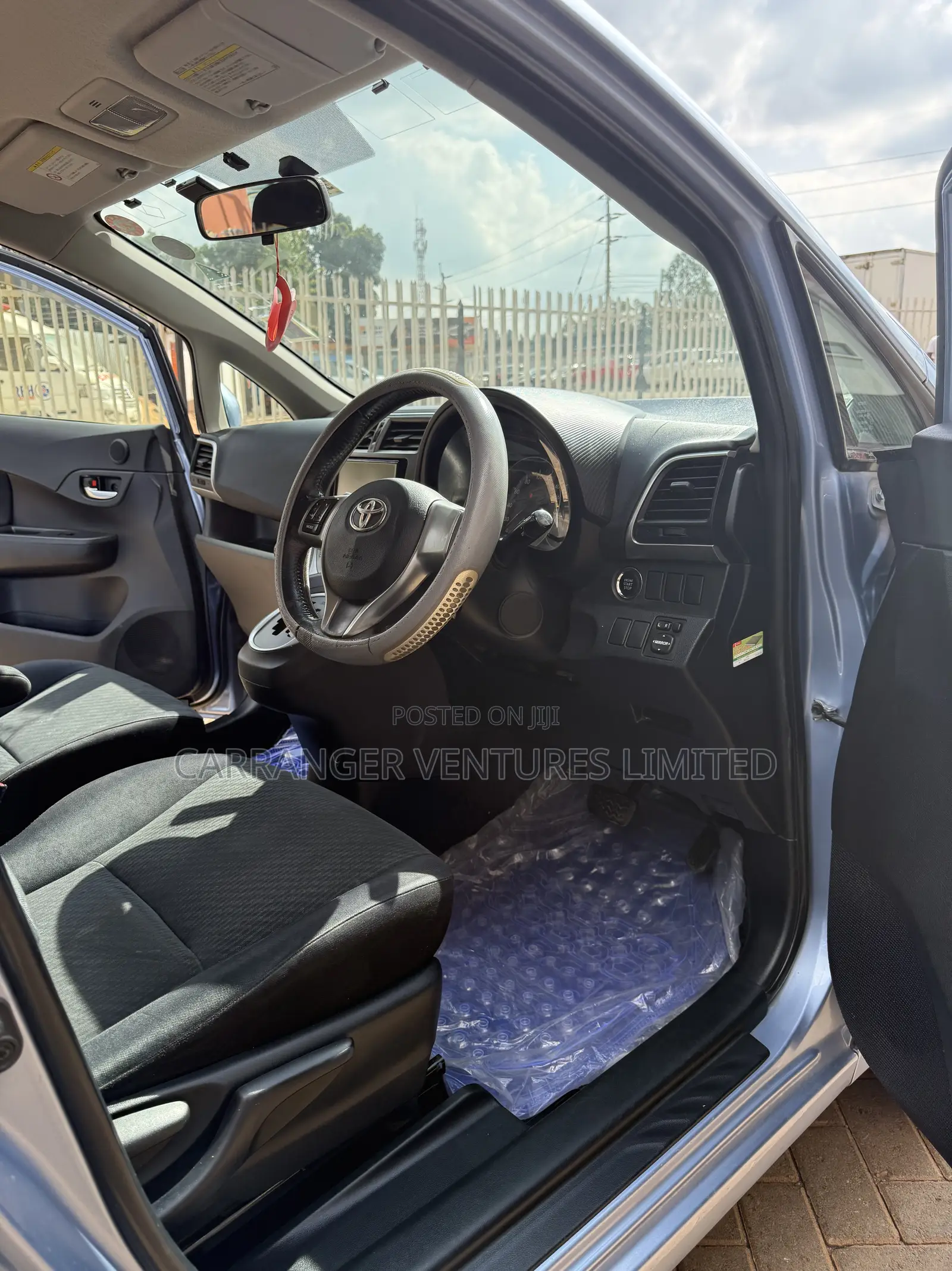 Toyota Ractis 2012 Blue