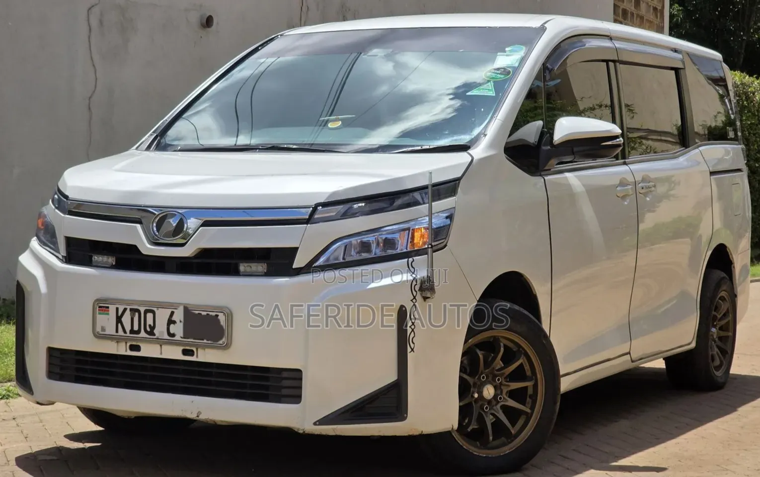 Toyota Voxy 2017 White