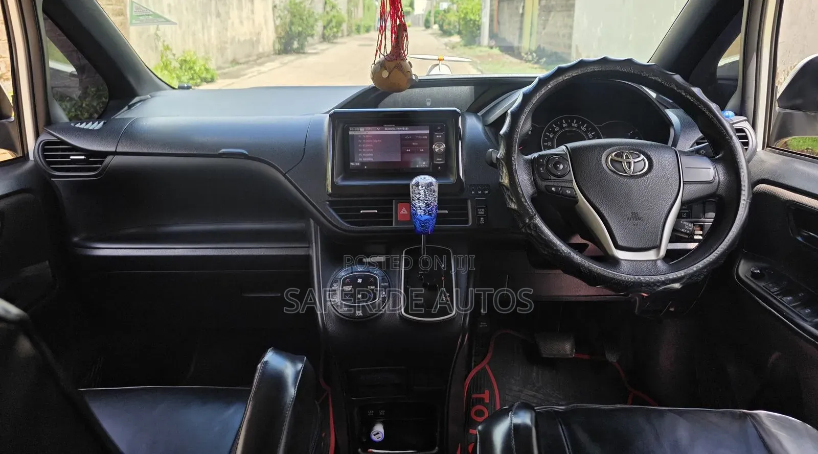 Toyota Voxy 2017 White