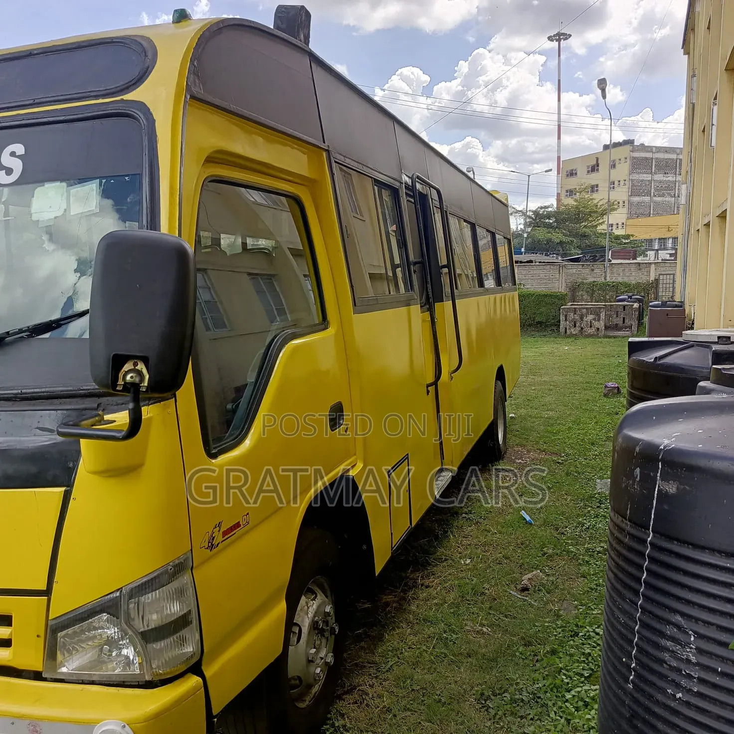 Isuzu NQR 2014 Yellow