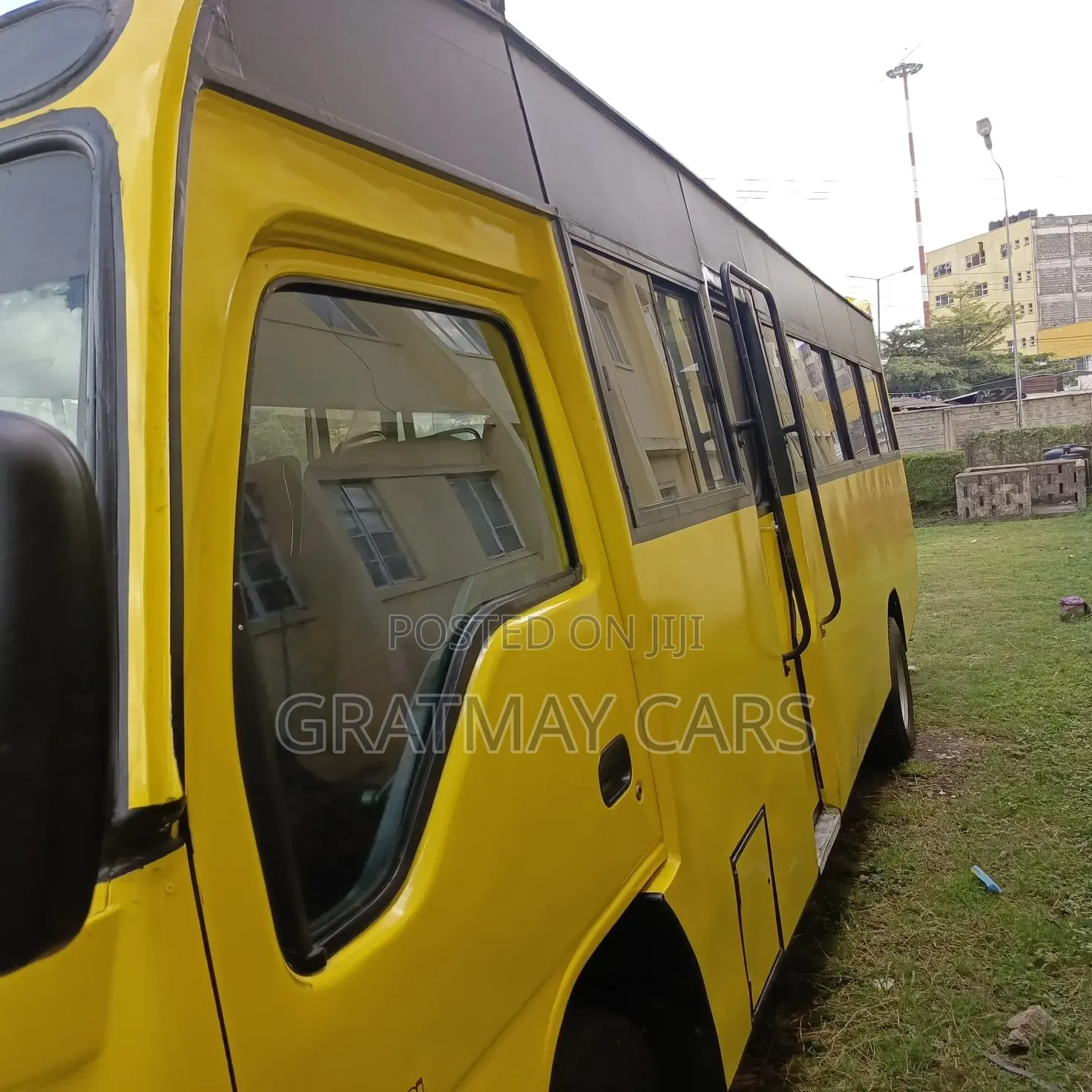 Isuzu NQR 2014 Yellow