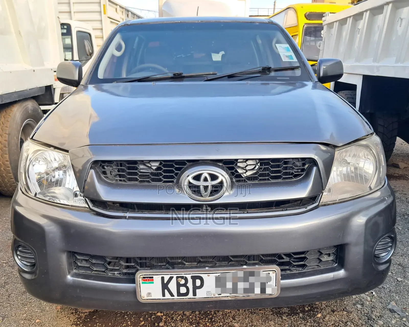 Toyota Hilux 2011 Gray