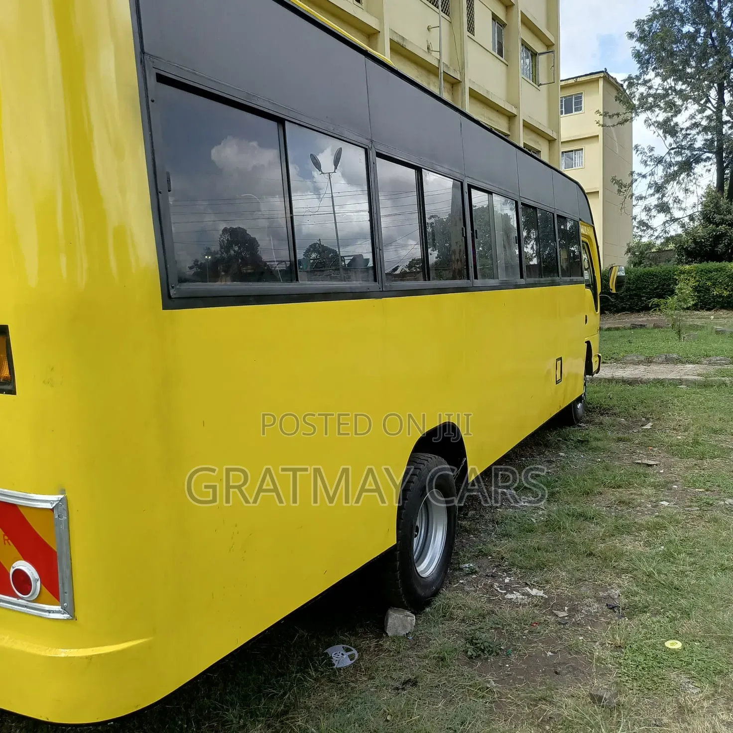 Isuzu NQR 2014 Yellow