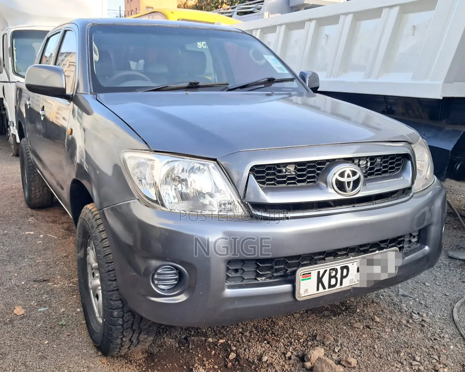 Toyota Hilux 2011 Gray