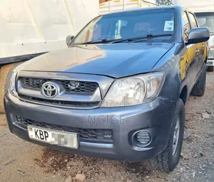 Toyota Hilux 2011 Gray