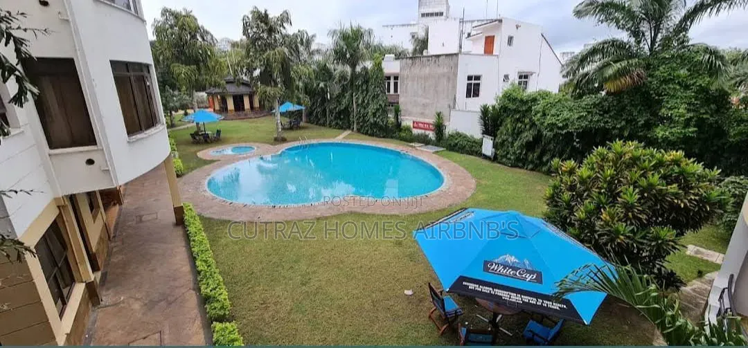 Four Bedrooms House With Swimming Pool.