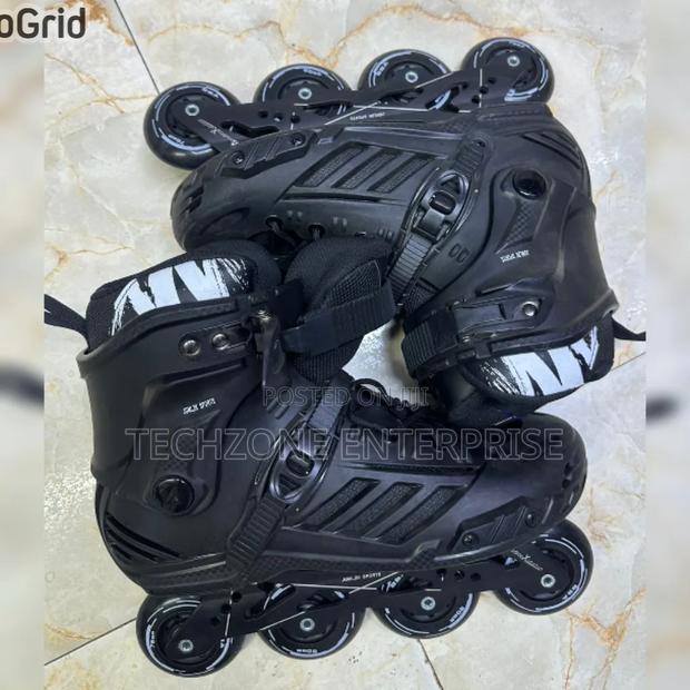 Original Quality Adult Skate Shoes With Rubber Wheels 