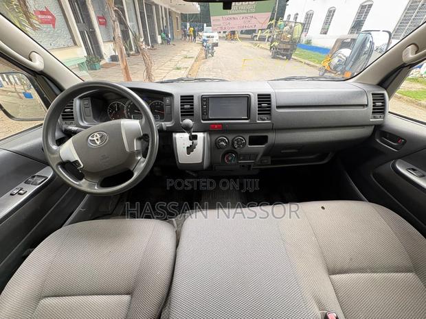 Toyota HiAce 2018 Black - thumbnail 2