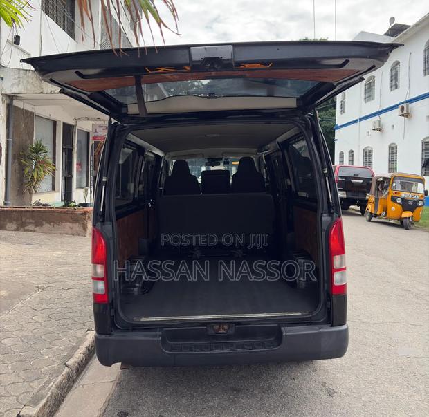 Toyota HiAce 2018 Black - thumbnail 3