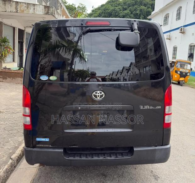 Toyota HiAce 2018 Black - thumbnail 4