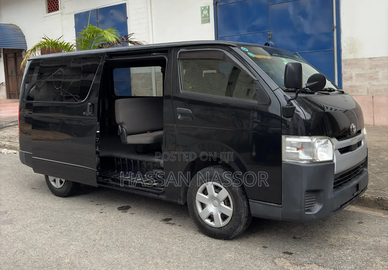 Toyota HiAce 2018 Black