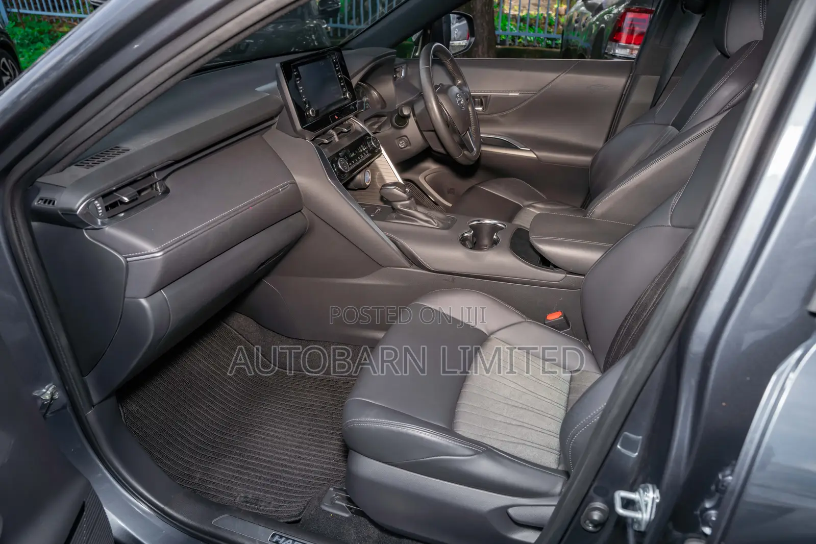 Toyota Harrier 2.5 Hybrid 2020 Gray
