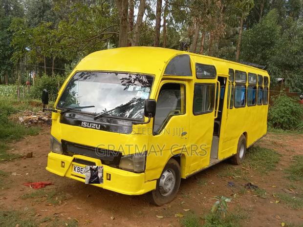 Isuzu NQR 2008 Yellow