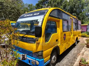 Isuzu NQR 2013 Yellow