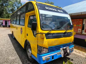 Isuzu NQR 2013 Yellow