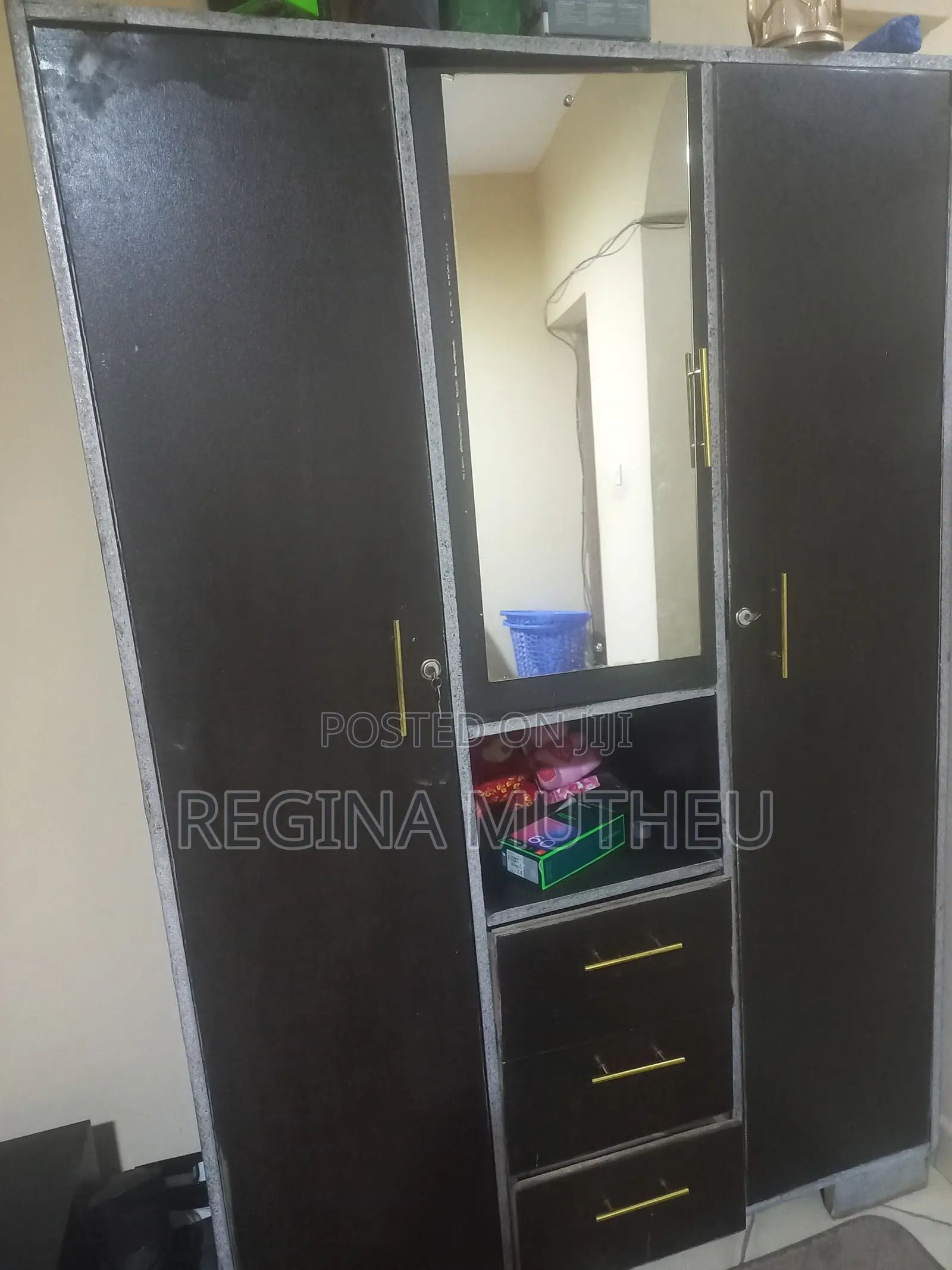 Wardrobe/Closet