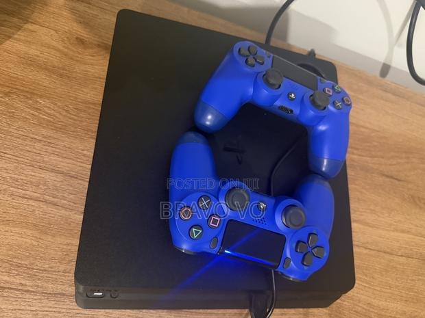 Play Station 4 - thumbnail 3