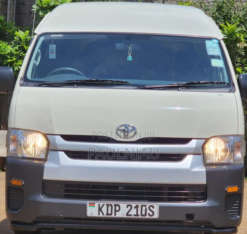 Toyota HiAce 2017 White
