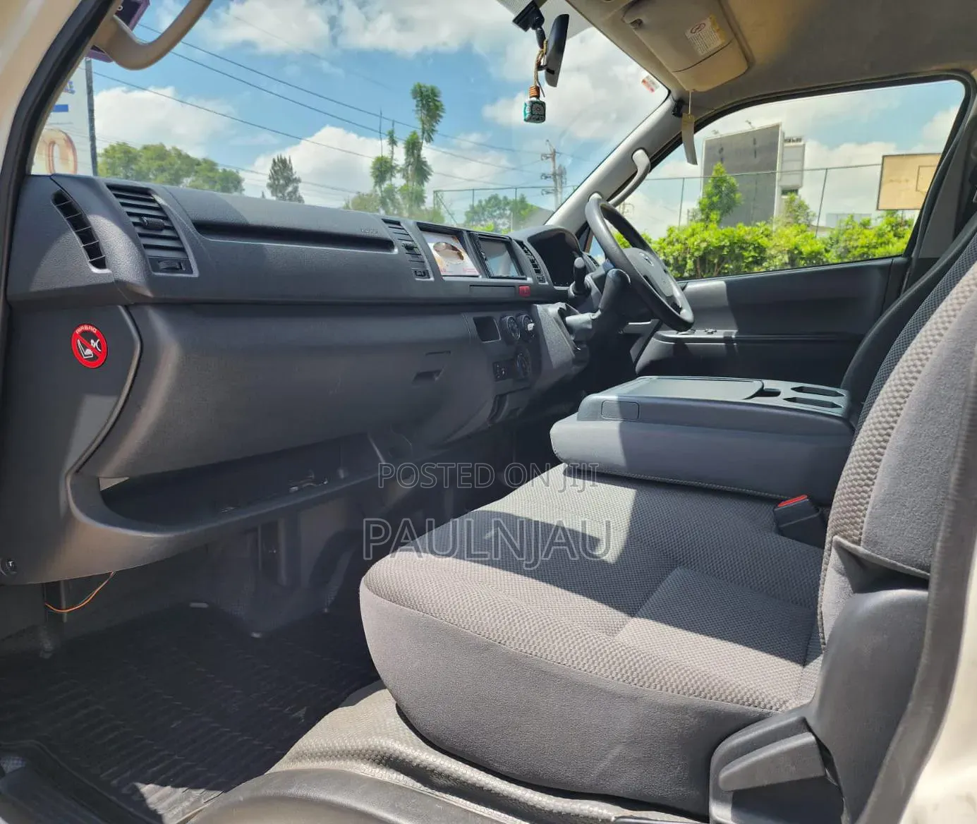 Toyota HiAce 2017 White
