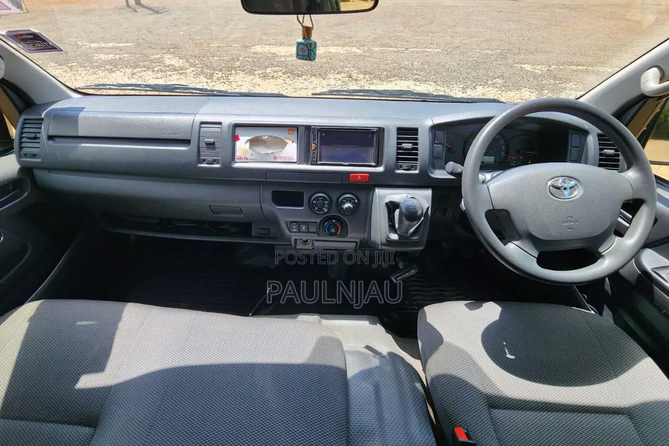 Toyota HiAce 2017 White