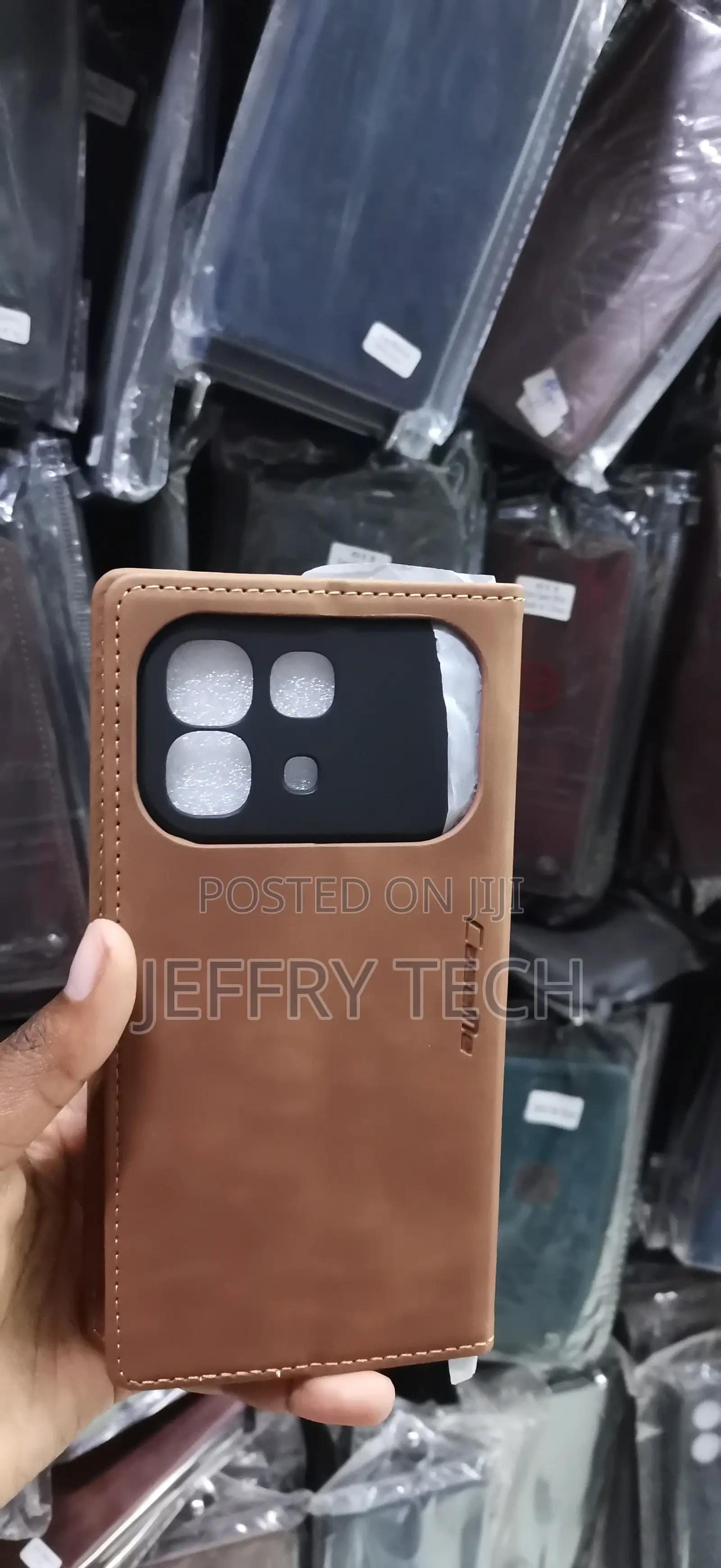 Note20 Ultra, Featuring Card Slots and a Magnetic Closure Case
