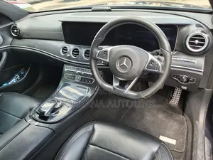 Mercedes-Benz E220 2016 Blue