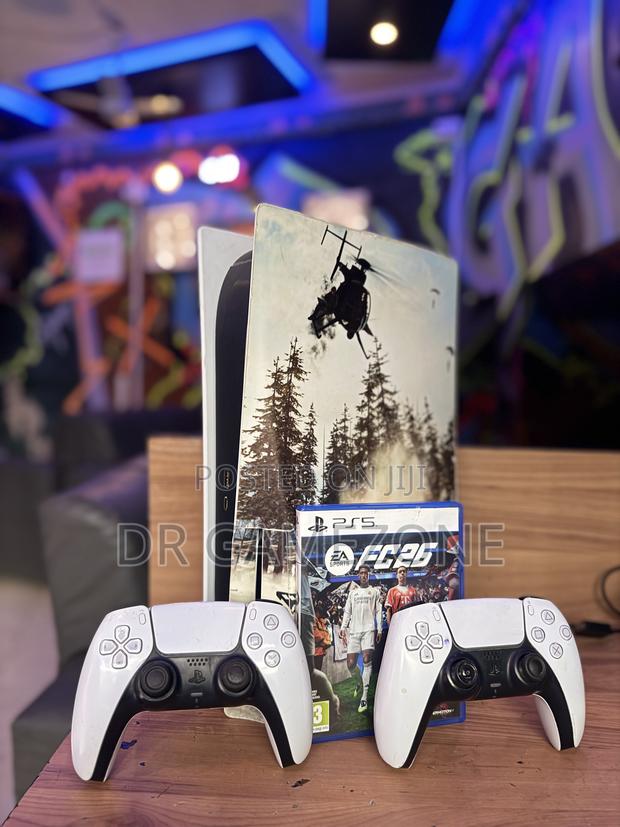 Playstation 5 Standard +2 Controllers + Fc26 - thumbnail 4