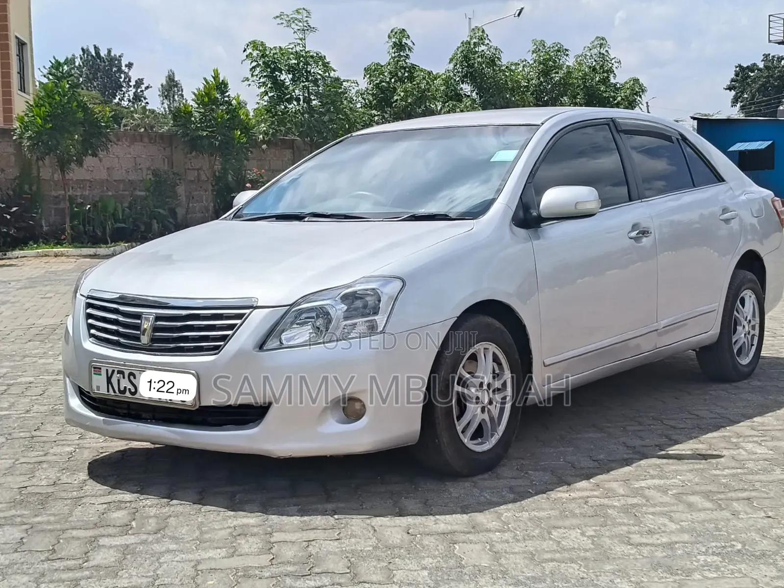 Toyota Premio 2011 Silver
